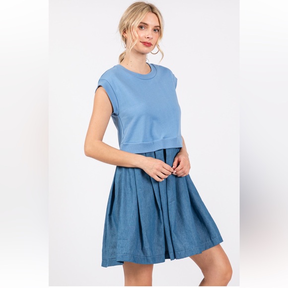 30Contrast Denim Pleated  Dress - Picture 4 of 6